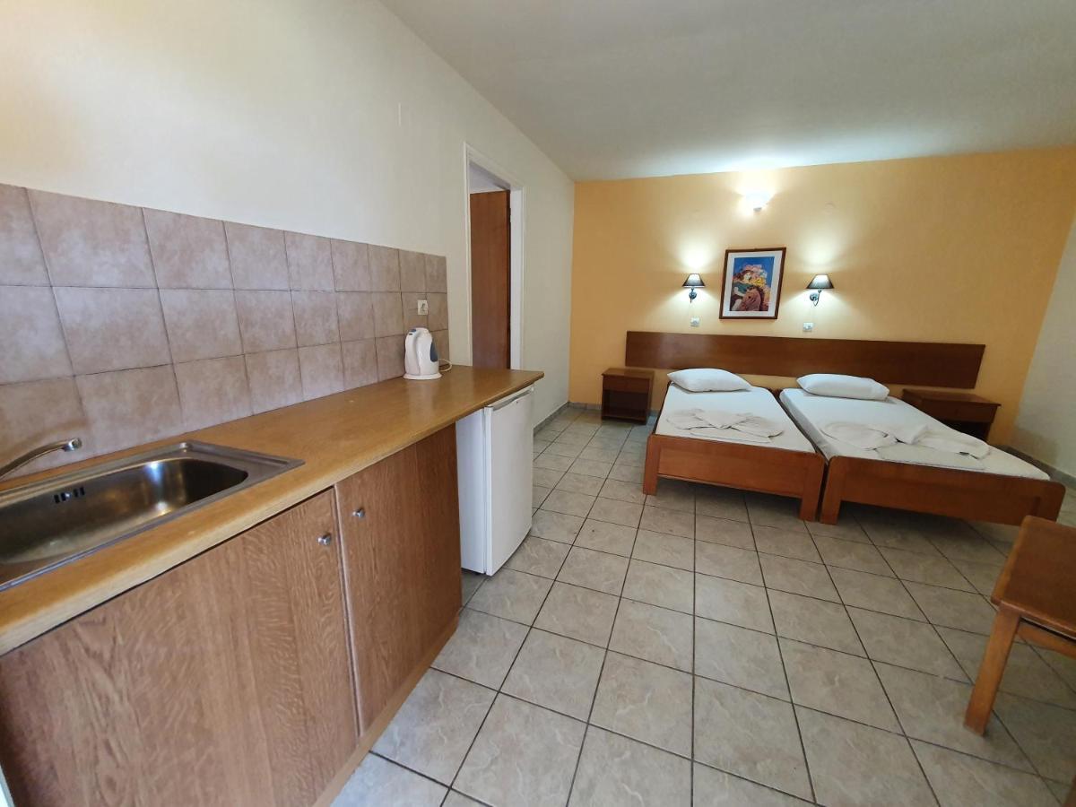 Vivian Hotel Laganász Kültér fotó